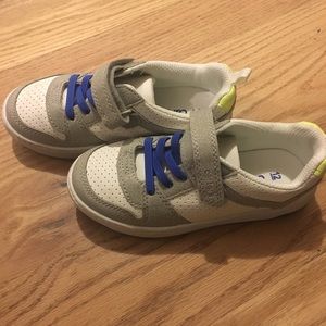 Carters boys size 12.only worn once!